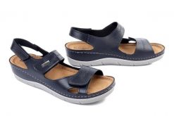 Inblu OE-01KU 004 granatowy, sandały damskie. Niebieskie sandały damskie Inblu, bez wzorów, ze skóry, bez obcasa, na koturnie, bez zapięcia. Za 94.90 zł.