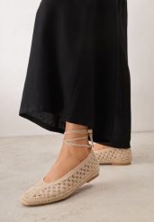 Ciemnobeżowe Szydełkowe Balerinki VICES w Stylu Boho z Wiązaniem Wokół Kostki Nassea. Brązowe balerinki damskie Born2be, w ażurowe wzory, z jeansu. Za 99.99 zł.