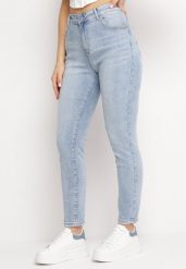 Jasnoniebieskie Jeansy o Dopasowanym Fasonie z Regularną Talią i Przetarciami Arinle. Niebieskie jeansy damskie Born2be. Za 119.99 zł.