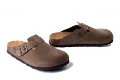DR. BRINKMANN 600132-07 olive, klapki damskie. Zielone klapki damskie Dr. Brinkmann, bez wzorów, ze skóry, bez obcasa, bez zapięcia. Za 309.90 zł.