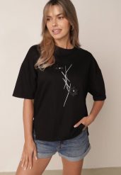 Czarny T-shirt z Wiskozy z Perełkami i Kwiatami 3D Rossalie. Czarne t-shirty damskie Born2be, l, bez wzorów, z jeansu, bez kołnierzyka. Za 79.99 zł.