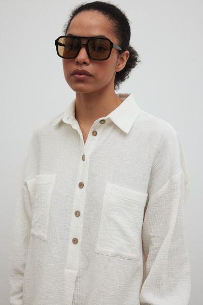 Bawełniana sukienka z kołnierzykiem w kolorze ECRU- CUEVA. Sukienki damskie Marsala, bez wzorów, z bawełny, bez ramiączek. Za 289.90 zł.