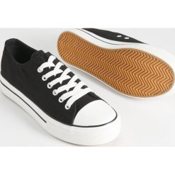 Trampki na koturnie - Czarny. Trampki damskie marki Sinsay. Za 59.99 zł.