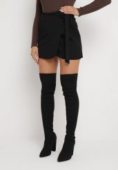 Czarna Kopertowa Spódnica Mini z Wiązaniem Reasmey. Czarne spódnice damskie Born2be, l, bez wzorów, eleganckie, mini. Za 64.99 zł.