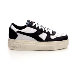 Sneakersy damskie DIADORA MAGIC BOLD DUNES WN. Białe obuwie sportowe damskie Diadora, bez zapięcia, trekkingowe. Za 239.99 zł.