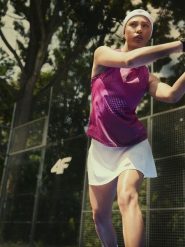 4F Koszulka bez rękawów tenisowa regular szybkoschnąca damska - fioletowa S. Fioletowe koszulki sportowe damskie 4F, s, bez wzorów, bez ramiączek, na fitness i siłownię. Za 99.99 zł.
