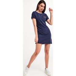 Sukienka EA7 EMPORIO ARMANI. Sukienki damskie EA7 Emporio Armani, bez wzorów, bez ramiączek. W wyprzedaży za 399.62 zł.
