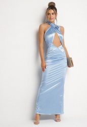 Jasnoniebieska Satynowa Sukienka Wiązana na Szyi z Wycięciem pod Biustem i Różyczką Roneza. Niebieskie sukienki damskie Born2be, bez wzorów, z satyny, eleganckie, bez ramiączek. Za 179.99 zł.