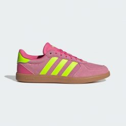 Buty Breaknet Sleek. Czerwone obuwie trekkingowe damskie Adidas, bez zapięcia. W wyprzedaży za 181.30 zł.