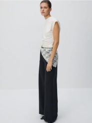 Spodnie z koronkową chustą - czarny. Czarne chusty damskie Reserved, bez wzorów, z koronki. Za 159.99 zł.