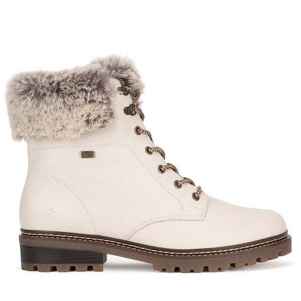 Trzewiki Remonte. Białe botki damskie Remonte, bez obcasa, na płaskiej podeszwie, bez zapięcia. Za 423.00 zł.