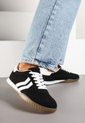 Czarne Sneakersy w Typie Tenisówek z Ozdobnymi Paskami Zommea. Czarne obuwie sportowe damskie Born2be, bez zapięcia, tenisowe. Za 89.99 zł.