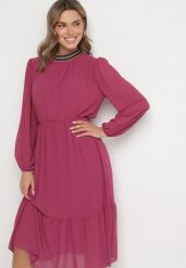 Fioletowa Sukienka z Gumką w Talii Ozdobiona Aplikacjami przy Dekolcie Lilirae. Fioletowe sukienki damskie Born2be, z aplikacjami, eleganckie, bez ramiączek. W wyprzedaży za 93.49 zł.