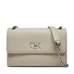 Torebka Calvin Klein. Torebki klasyczne damskie Calvin Klein, bez dodatków. Za 639.99 zł.