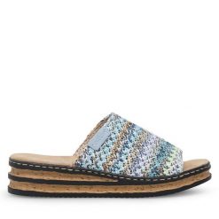 Klapki Rieker. Niebieskie klapki damskie Rieker, bez wzorów, bez obcasa, bez zapięcia. Za 279.99 zł.
