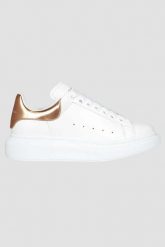 ALEXANDER MCQUEEN Białe sneakersy. Białe obuwie sportowe damskie alexander mcqueen, bez zapięcia. W wyprzedaży za 2,099.99 zł.