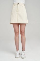 LEE SEASONAL SKIRT DAMSKA SPÓDNICA MINI OFF WHITE L38ACXFR 112108133. Białe spódnice damskie Lee, l, bez wzorów, mini. Za 129.99 zł.