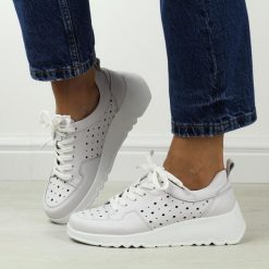 Białe ażurowe skórzane półbuty damskie S.Barski 482. Białe obuwie sportowe damskie S.BARSKI, na jesień, ze skóry, bez zapięcia, trekkingowe. Za 239.00 zł.