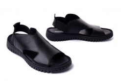 MANITU 910162-01 schwarz, sandały damskie. Czarne sandały damskie Manitu, bez wzorów, ze skóry, bez obcasa, bez zapięcia. Za 284.90 zł.
