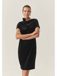 TATUUM Sukienka "Mirati" w kolorze czarnym rozmiar: M. Czarne sukienki damskie TATUUM, bez wzorów, bez ramiączek. Za 150.02 zł.