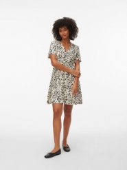 Vero Moda Sukienka w kolorze kremowo-czarnym rozmiar: L. Brązowe sukienki damskie Vero Moda, bez wzorów, z wiskozy, klasyczne, bez ramiączek. Za 139.95 zł.