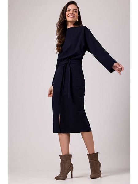 Be Wear Sukienka w kolorze granatowym rozmiar: XL. Niebieskie sukienki damskie Be Wear, bez wzorów, z tkaniny, bez ramiączek. Za 301.95 zł.