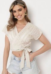 Jasnobeżowa Haftowana Krótka Bluzka Wiązana na Dole Moanara. Brązowe bluzki damskie Born2be, l, bez wzorów, z jeansu, eleganckie, bez kołnierzyka, bez ramiączek. Za 99.99 zł.