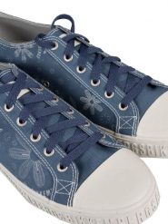 Bikkembergs Trampki | | Kobieta | Niebieski. Niebieskie trampki damskie Bikkembergs, bez wzorów, bez zapięcia. W wyprzedaży za 399.00 zł.