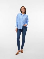 Vero Moda Koszula w kolorze błękitnym rozmiar: L. Niebieskie koszule damskie Vero Moda, l, bez wzorów, bez kołnierzyka, bez ramiączek. Za 69.99 zł.
