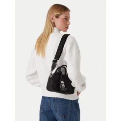 Torebka KARL LAGERFELD. Czarne kuferki damskie KARL LAGERFELD, bez wzorów, bez dodatków. Za 649.99 zł.