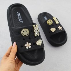Klapki piankowe na basen plażę na platformie czarne Vinceza 76055. Czarne klapki damskie VINCEZA, bez wzorów, z materiału, bez obcasa, na platformie, bez zapięcia. Za 79.99 zł.
