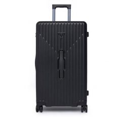 Walizka średnia Guess. Czarne walizki Guess, z aplikacjami, średnie. Za 1,239.00 zł.