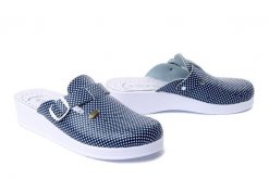 SANITAL FLEX 708/I pois blue, klapki profilaktyczne damskie. Niebieskie klapki damskie Sanital-Flex, bez wzorów, ze skóry, bez obcasa, na koturnie, bez zapięcia. Za 114.90 zł.