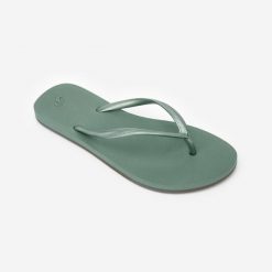 Japonki damskie Decathlon 500 Grass. Zielone klapki damskie Decathlon, bez wzorów, z materiału, bez obcasa, na płaskiej podeszwie, bez zapięcia. Za 39.99 zł.