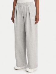 Under Armour Spodnie dresowe Rival Fleece Script 6012293 Szary Loose Fit. Szare spodnie dresowe damskie Under Armour, s, bez wzorów, z bawełny. Za 249.99 zł.