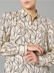 Wiskozowa koszula w kwiaty - Inny. Koszule damskie Sinsay, l, bez wzorów, z wiskozy, bez kołnierzyka, bez ramiączek. Za 39.99 zł.