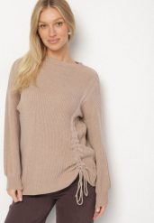 Beżowy Sweter z Wiskozą Zdobiony Ściągaczem z Boku Titaneva. Brązowe swetry klasyczne damskie Born2be, z jeansu, bez kołnierzyka. Za 109.99 zł.
