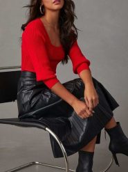 Milan Kiss Sweter w kolorze czerwonym rozmiar: S. Czerwone swetry klasyczne damskie Milan Kiss, s, ze splotem, bez kołnierzyka. Za 113.99 zł.