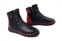 MANITU 990534-04 rot, botki damskie. Czarne botki damskie Manitu, bez obcasa, bez zapięcia. Za 352.67 zł.