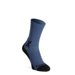 Skarpety biegowe X-Socks Run Discover Crew. Niebieskie skarpetki damskie X Socks, bez wzorów. Za 78.99 zł.