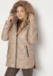 Beżowa Pikowana Kurtka z Kapturem z Futerkiem Azilma. Brązowe kurtki damskie Born2be, plus size, bez wzorów, z dzianiny, z kapturem. Za 199.99 zł.
