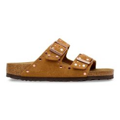 BIRKENSTOCK Arizona Rivet LEVE Mink Klapki damskie. Brązowe klapki damskie Birkenstock, z aplikacjami, z zamszu, bez obcasa, bez zapięcia. Za 599.99 zł.