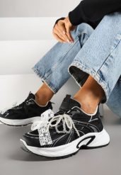 Czarne Sneakersy z Koralikami Kokardą i Geometrycznym Wzorem Sarivela. Czarne obuwie sportowe damskie Renee, z jeansu, bez zapięcia. Za 89.99 zł.