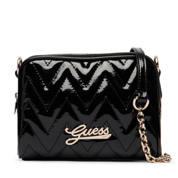 Torebka Guess. Czarne listonoszki damskie Guess, z aplikacjami, bez dodatków. Za 234.99 zł.