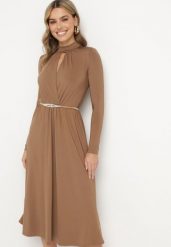 Jasnobrązowa Rozkloszowana Sukienka z Ozdobnym Wycięciem i Usztywnioną Linią Ramion Rivfedi. Brązowe sukienki damskie Born2be, bez wzorów, eleganckie, bez ramiączek. W wyprzedaży za 127.49 zł.