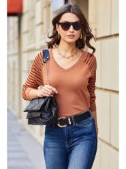 Milan Kiss Sweter w kolorze karmelowym rozmiar: M. Brązowe swetry klasyczne damskie Milan Kiss, m, bez kołnierzyka. Za 100.99 zł.
