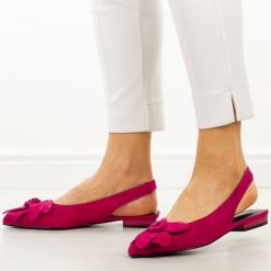 Fuksja skórzane czółenka damskie Vinceza 66951. Czerwone czółenka damskie VINCEZA, z aplikacjami, ze skóry, bez obcasa, na obcasie. W wyprzedaży za 192.72 zł.