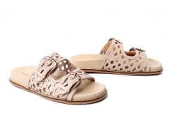 GIOSEPPO 79032 Ogunquit off-white, klapki damskie. Brązowe klapki damskie Gioseppo, w ażurowe wzory, ze skóry, bez obcasa, na obcasie, bez zapięcia. Za 389.90 zł.