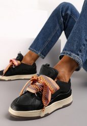 Czarne Sneakersy z Dekoracyjnym Sznurowaniem i Wstawką na Języku Cristen. Czarne obuwie sportowe damskie Renee, bez zapięcia. Za 119.99 zł.