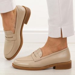 Beżowe mokasyny damskie M.Daszyński 2398-4. Brązowe mokasyny damskie M.Daszyński, na jesień, z jeansu, z okrągłym noskiem, bez obcasa. Za 159.00 zł.